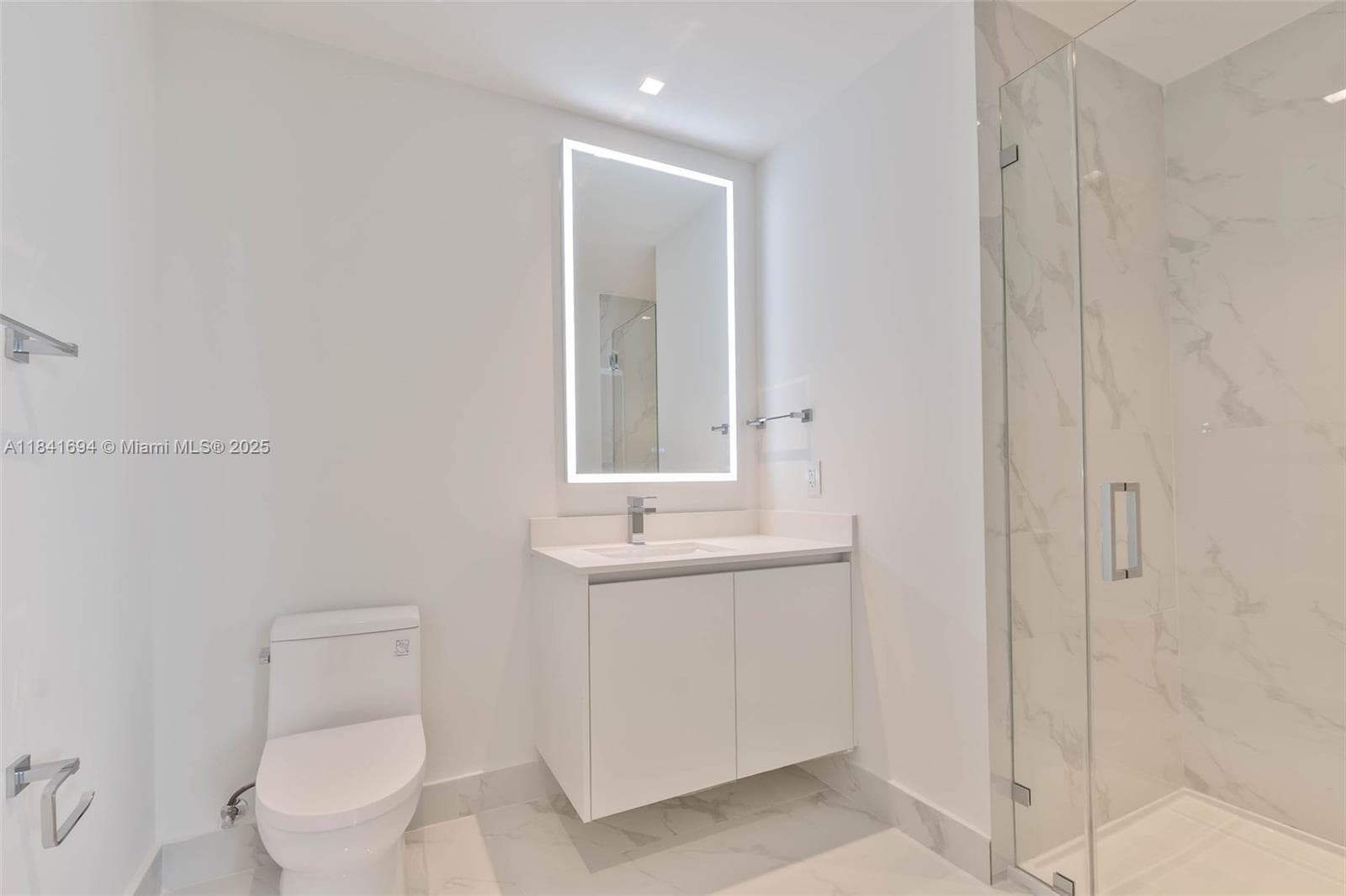 700 NE 24 ST 5005 photo 19