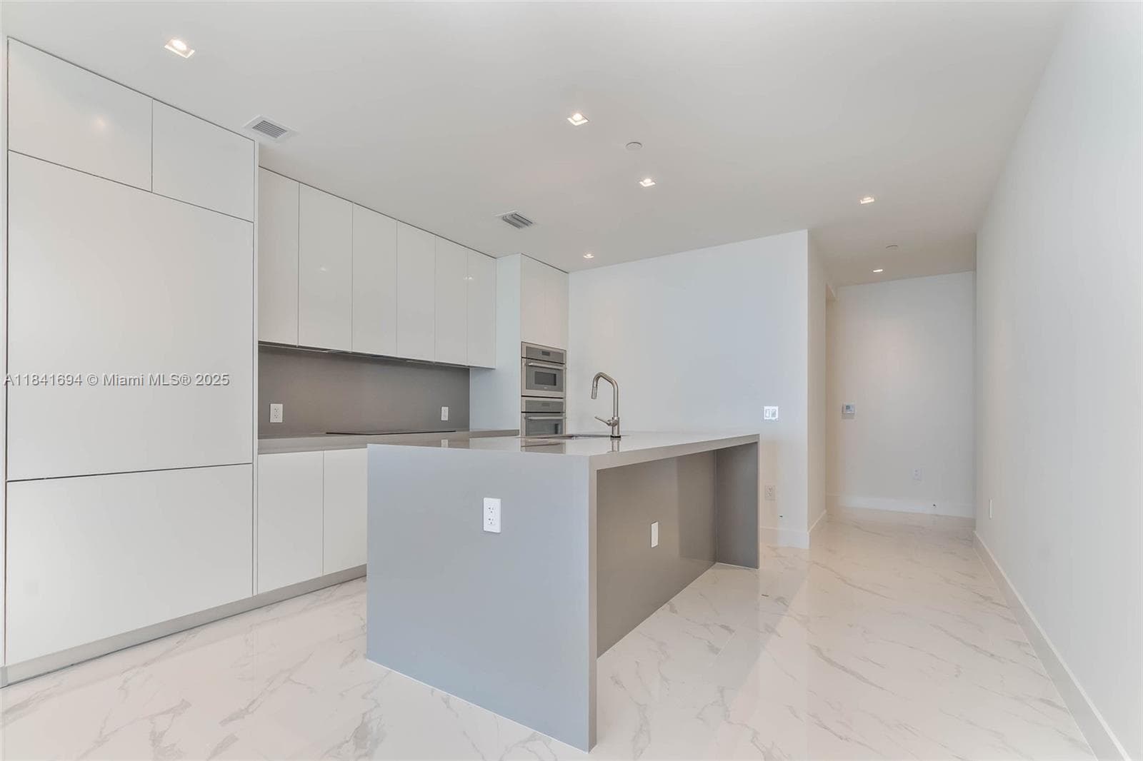 700 NE 24 ST 5005 photo 4