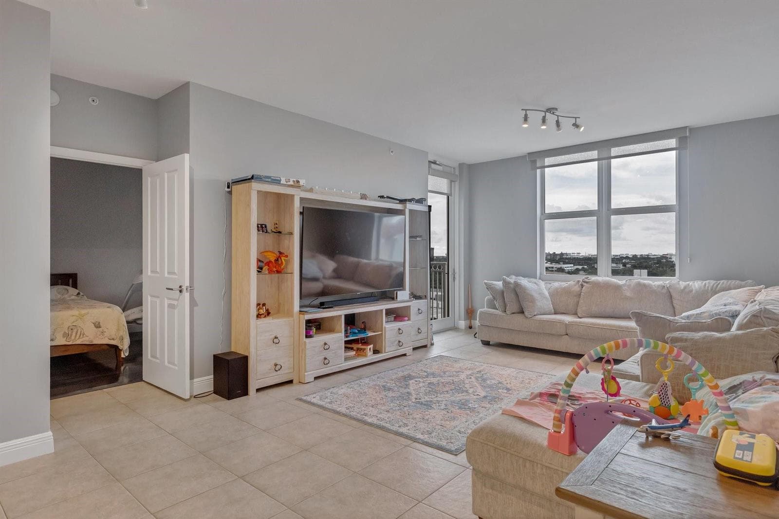 511 SE 5th Avenue 912 photo 2