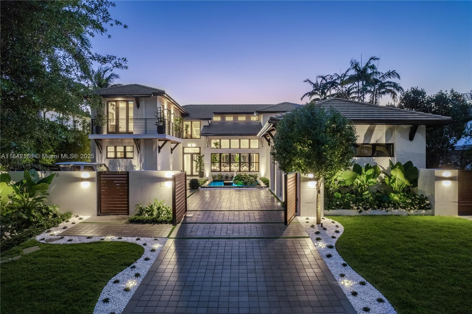 4241 Palm Ln photo 3