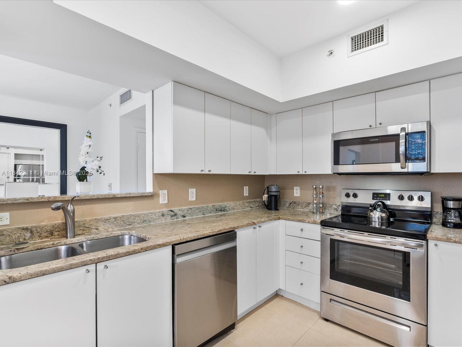 17375 Collins Ave 808 photo 13