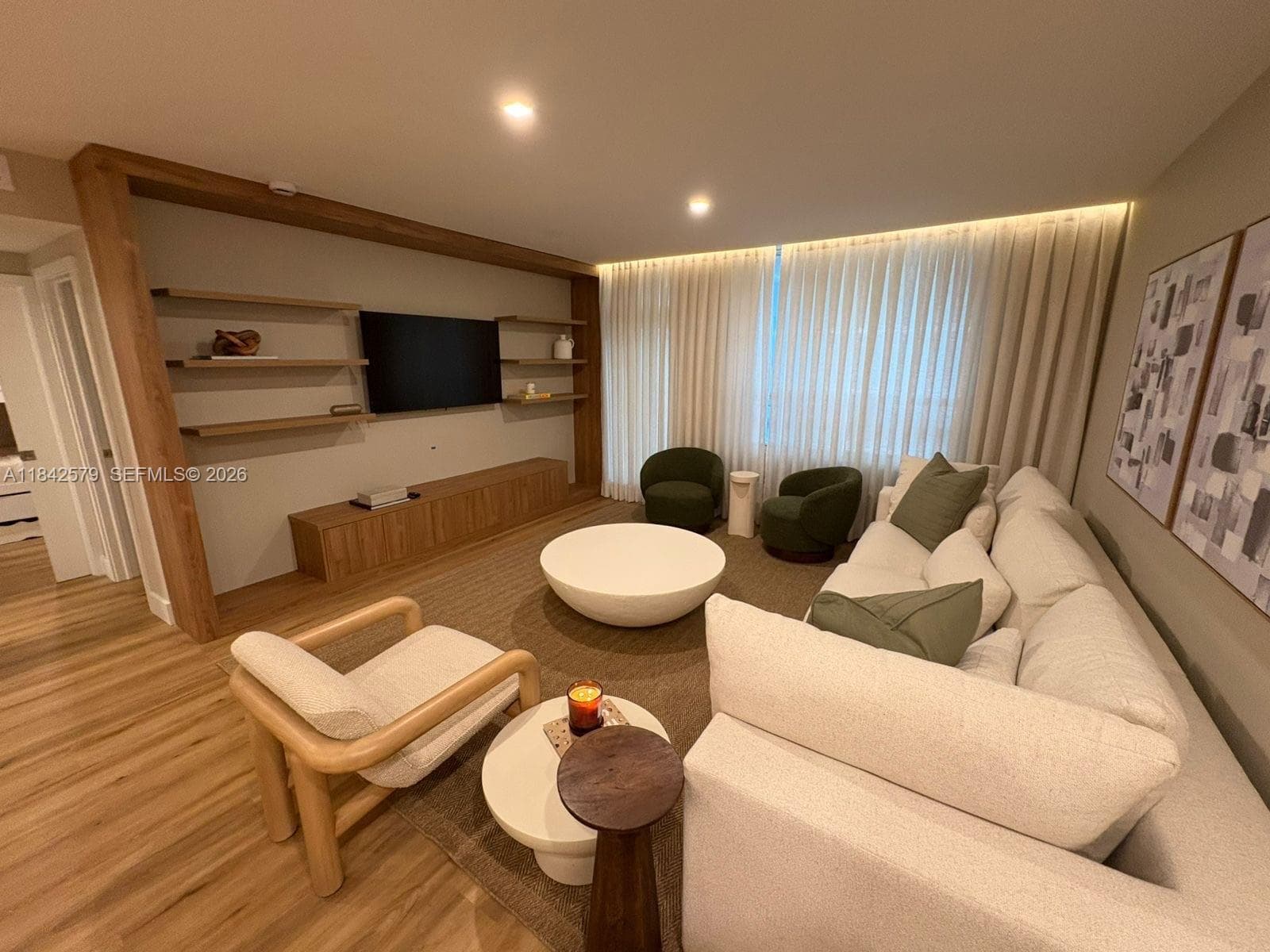 10185 Collins Ave 1220 photo 3