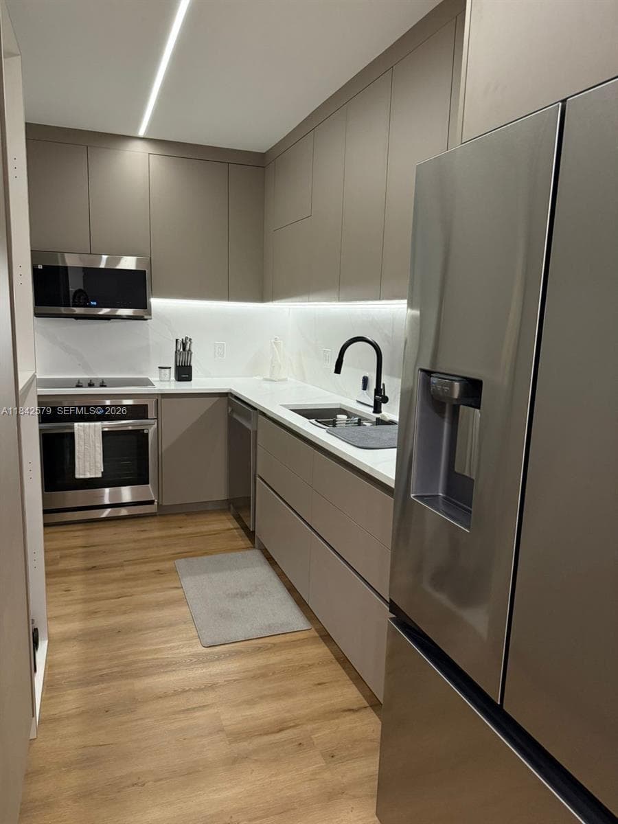 10185 Collins Ave 1220 photo 9