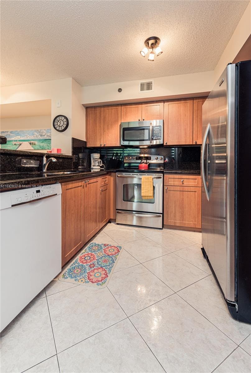 19801 E Country Club Dr 4303 photo 15