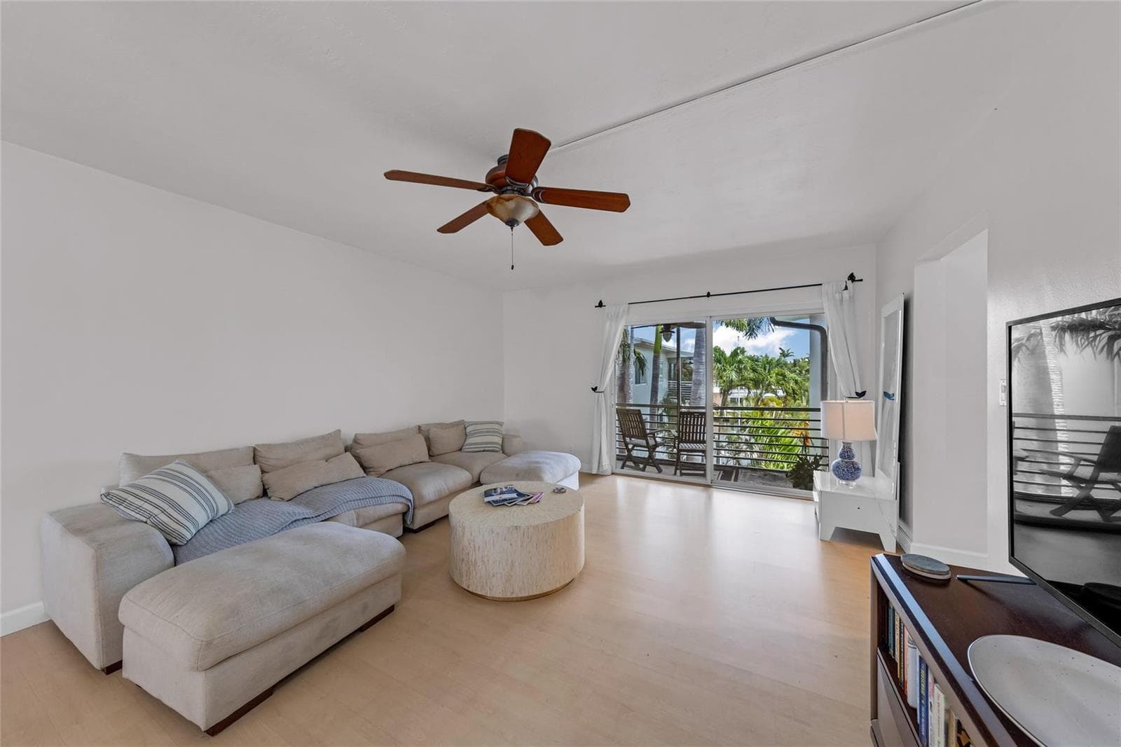 1535 SE 15th Street 305 photo 15