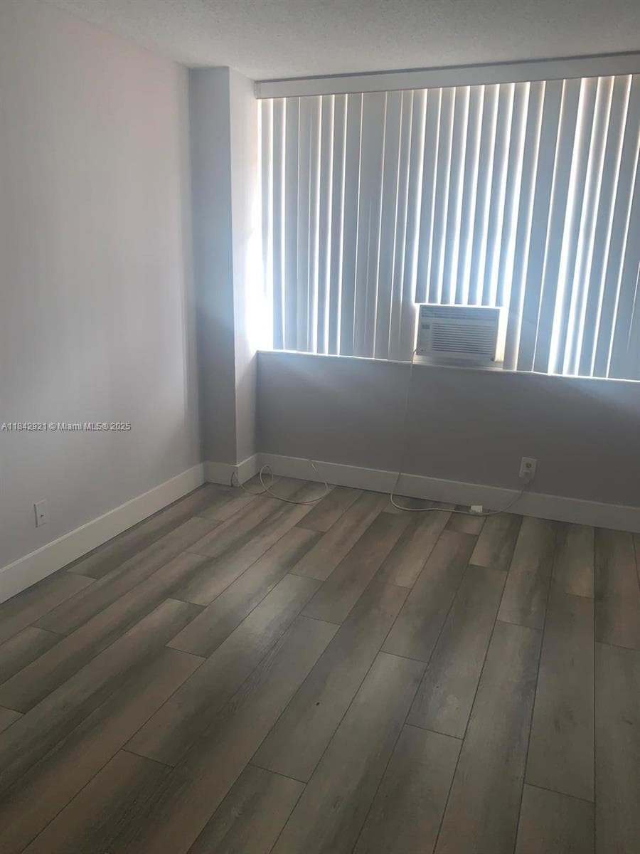 2025 NE 164th St 606 photo 6