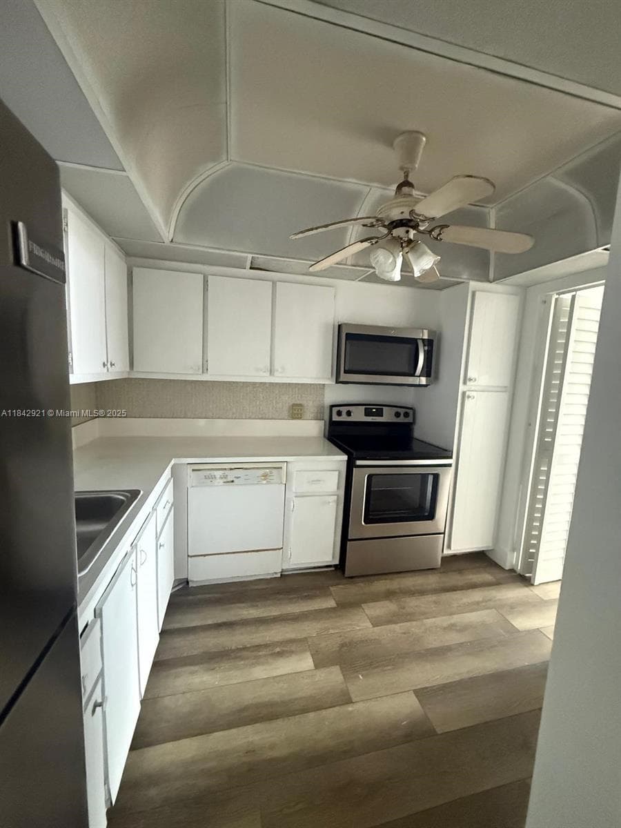 2025 NE 164th St 606 photo 13