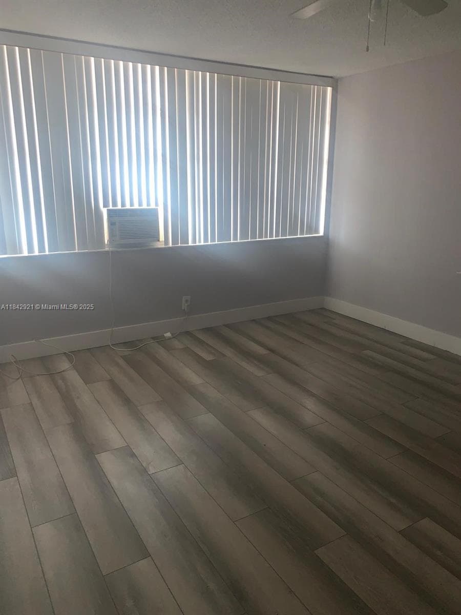 2025 NE 164th St 606 photo 7