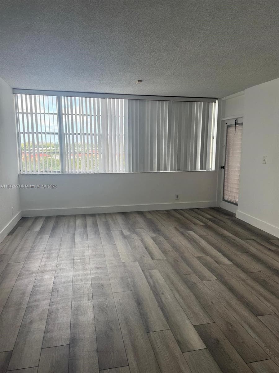 2025 NE 164th St 606 photo 11