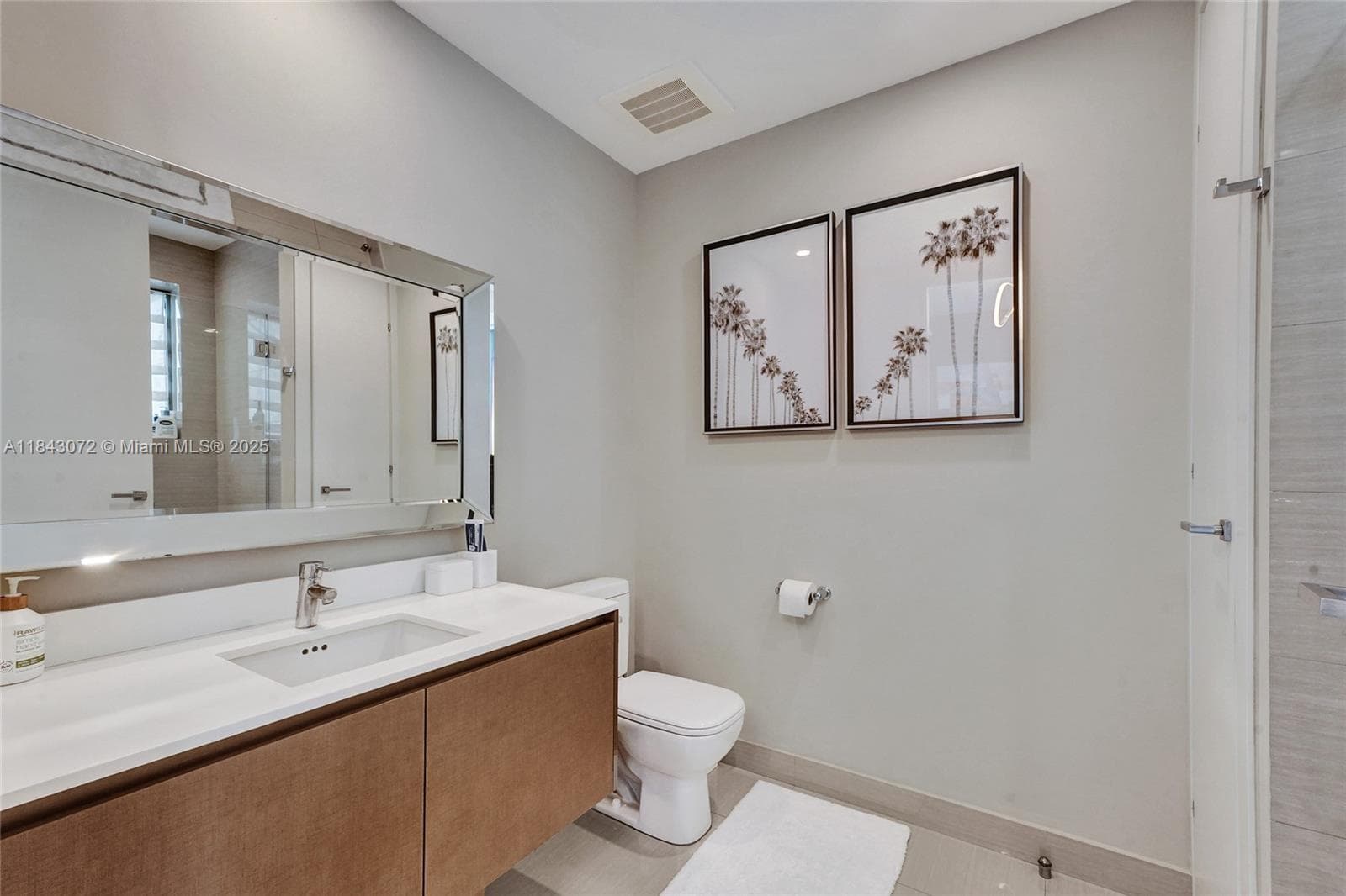 3250 NE 188th St 402 photo 16
