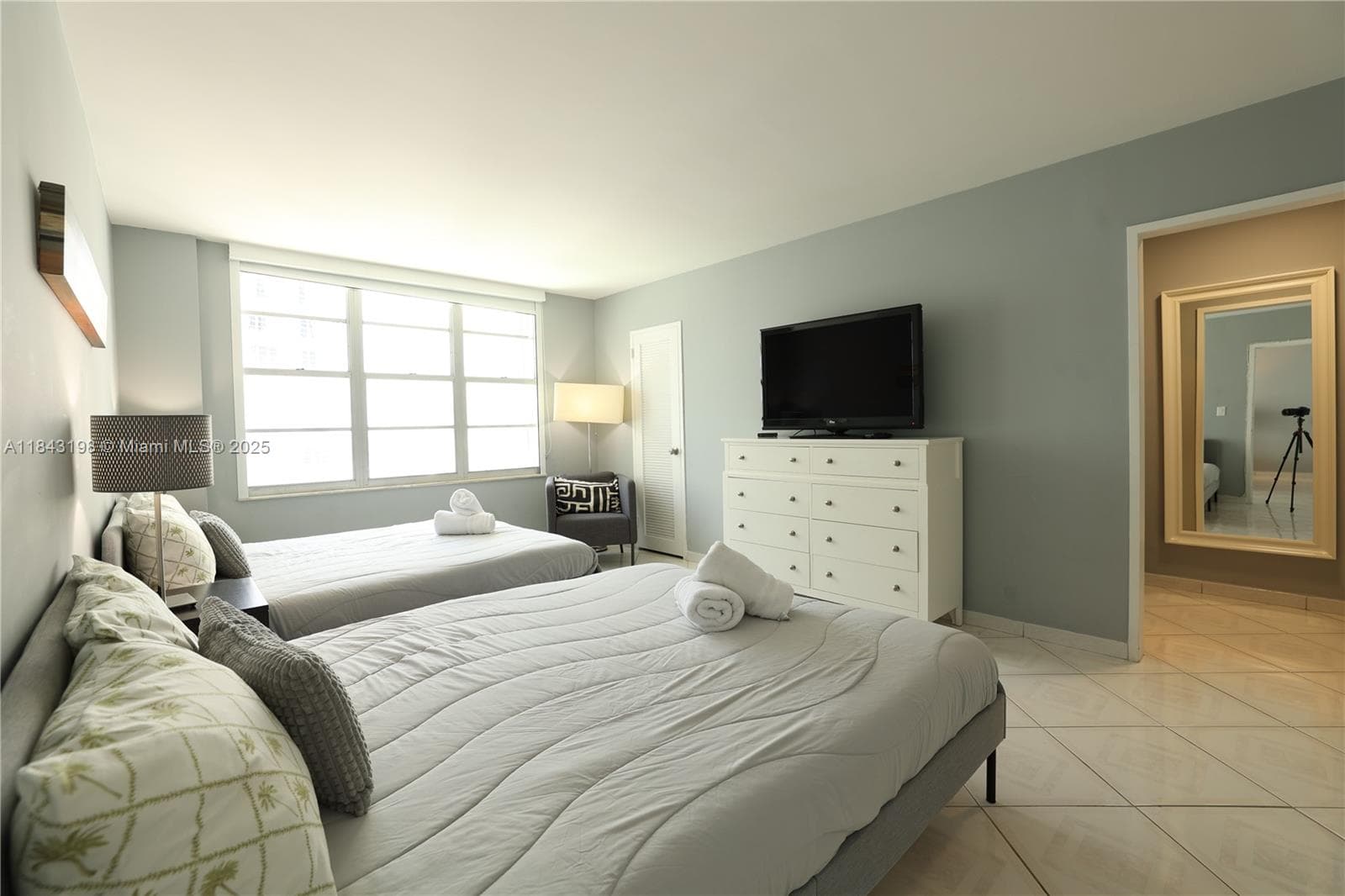 5151 Collins Ave 927 photo 7