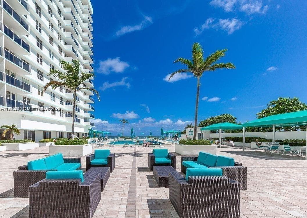 3725 S Ocean Dr 415 photo 2
