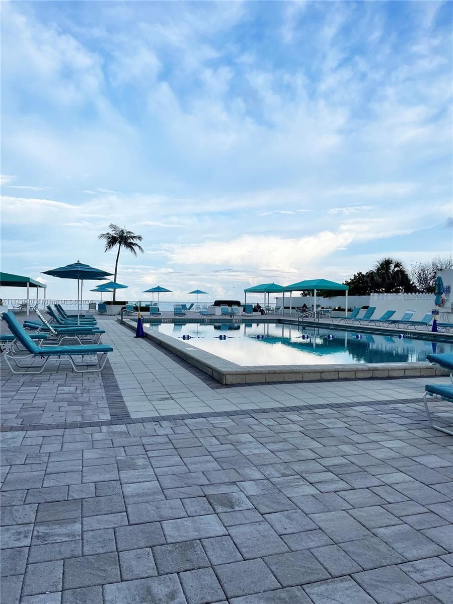3725 S Ocean Dr 415 photo 3