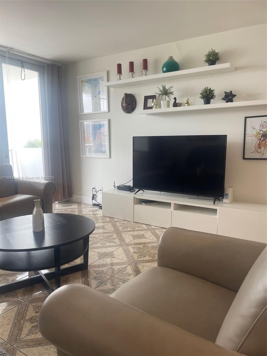 3725 S Ocean Dr 415 photo 9