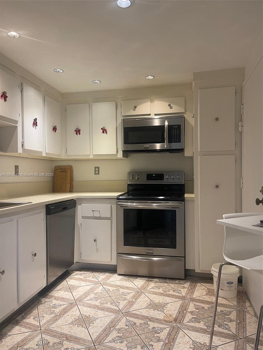 3725 S Ocean Dr 415 photo 14