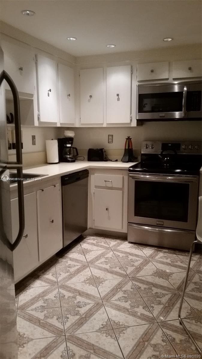 3725 S Ocean Dr 415 photo 15