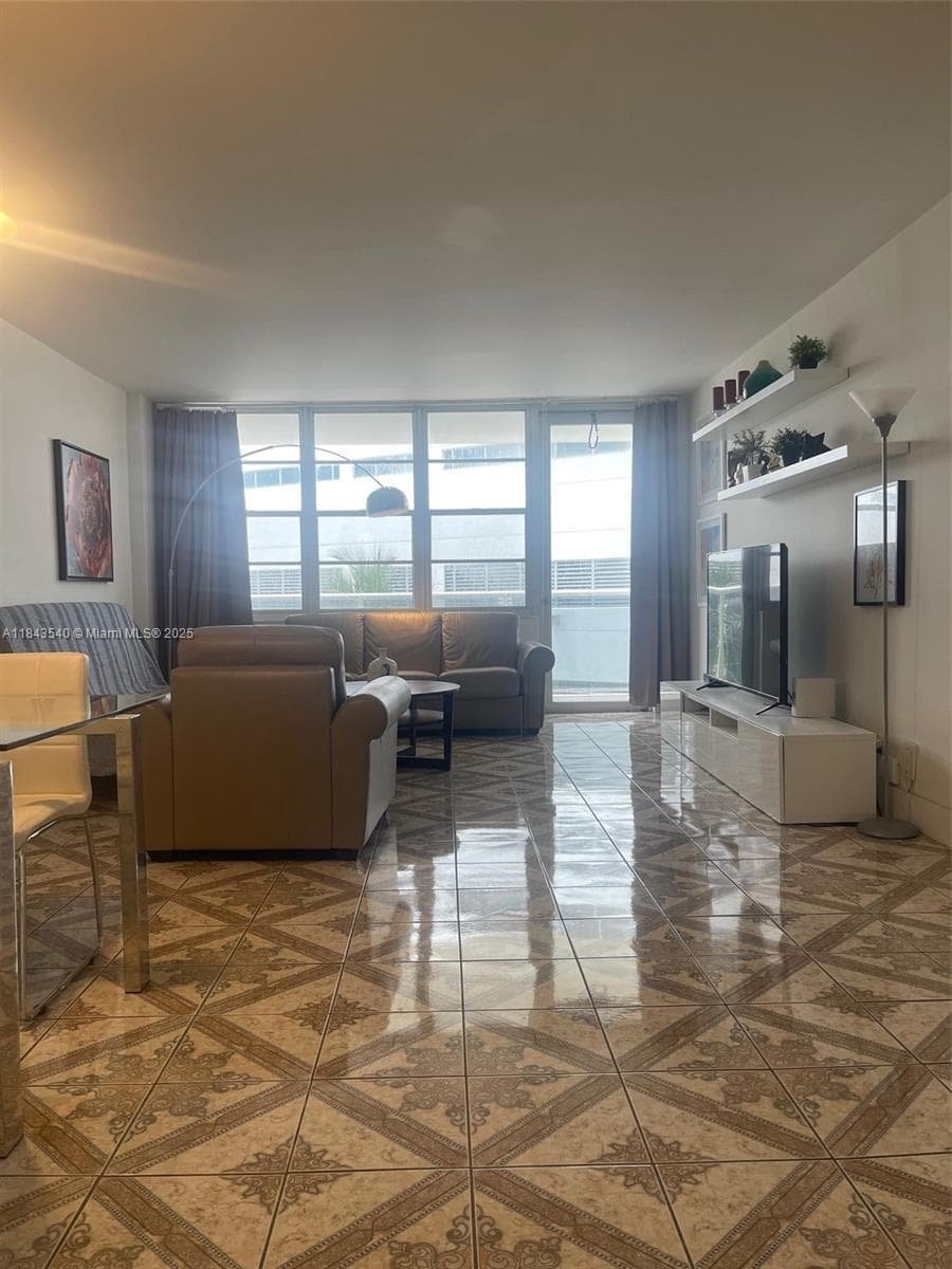 3725 S Ocean Dr 415 photo 8