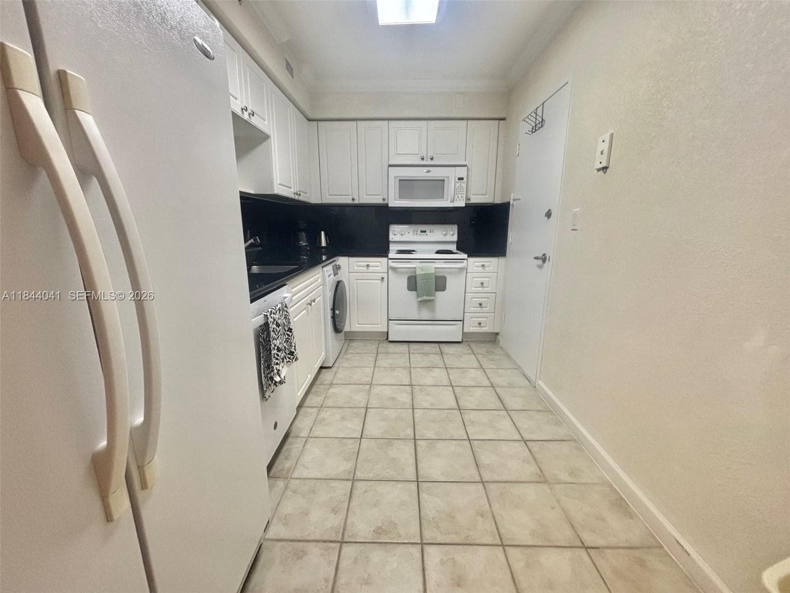 2501 Ocean Dr 433 photo 2