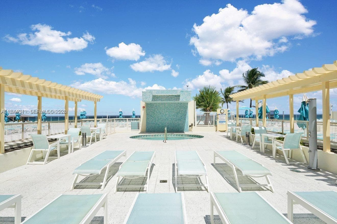 2501 Ocean Dr 433 photo 22