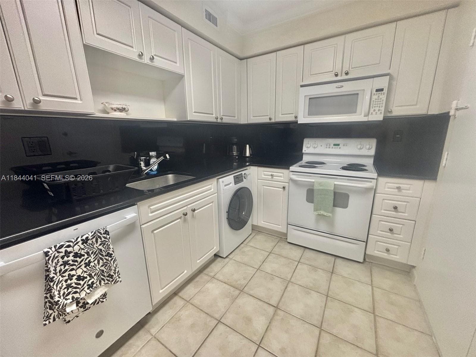 2501 Ocean Dr 433 photo 1