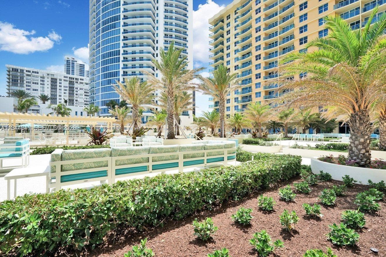 2501 Ocean Dr 433 photo 20