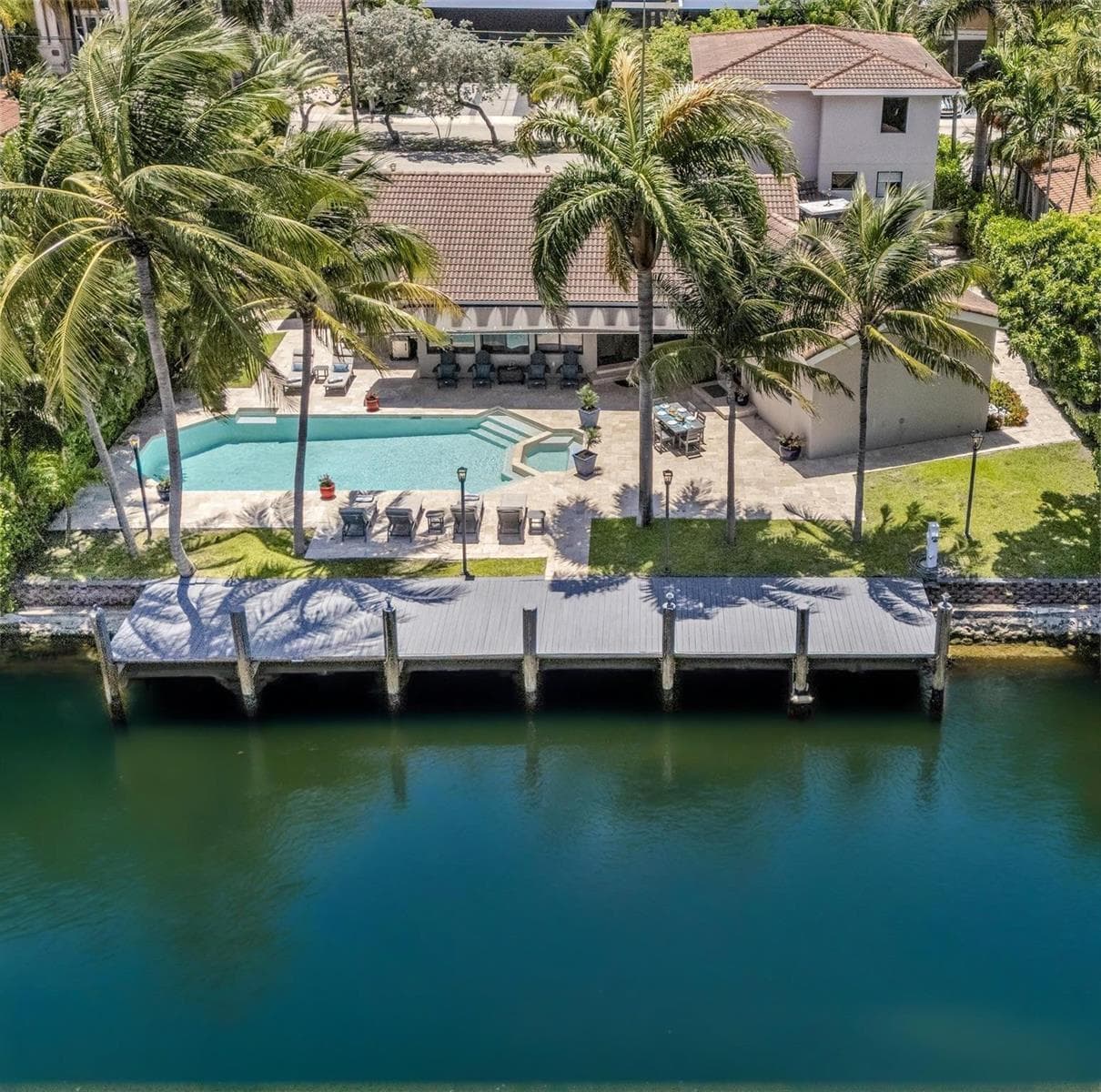 616 Riviera Isle Drive photo 1