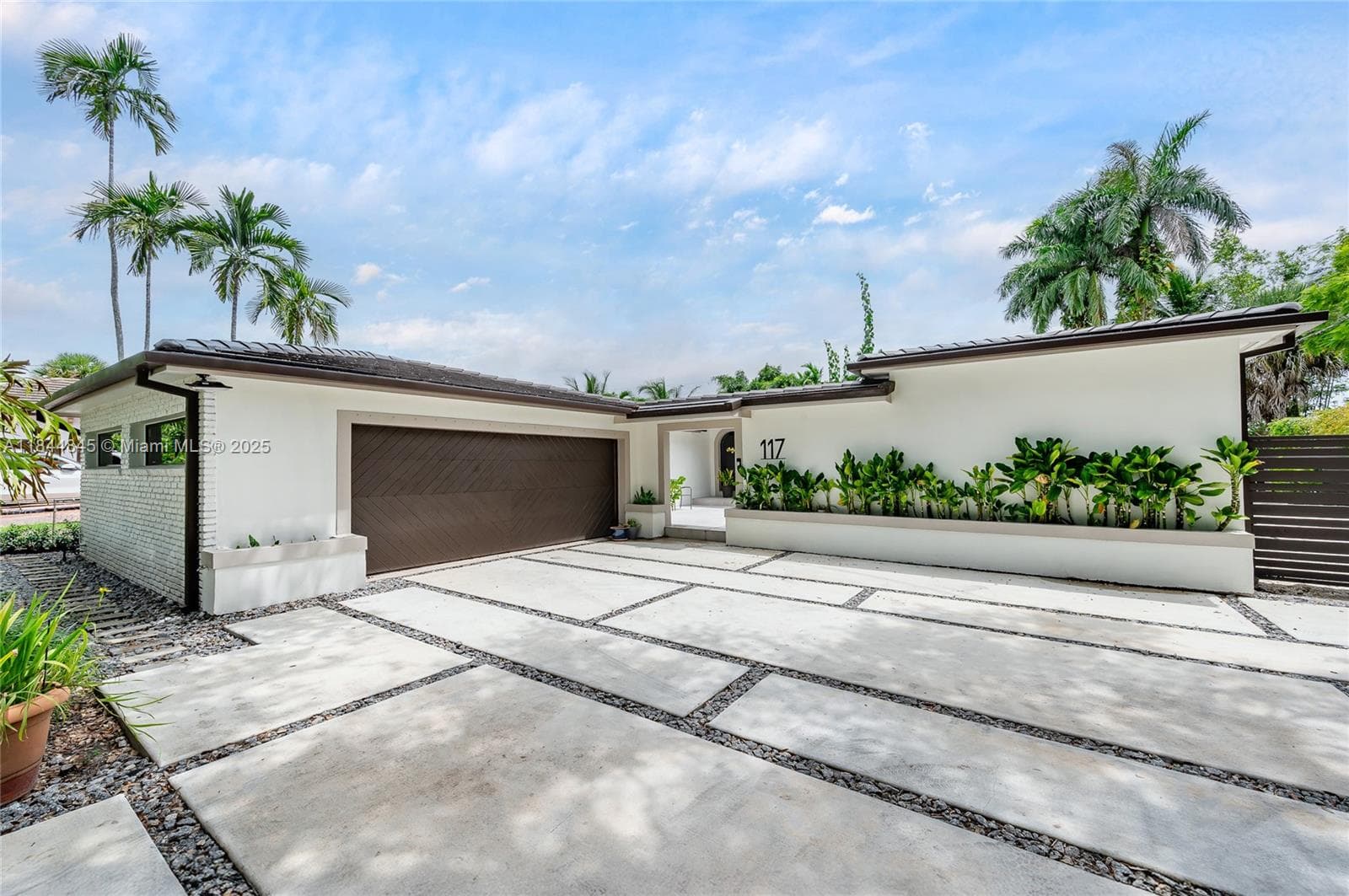 117 S Royal Poinciana Blvd photo 1
