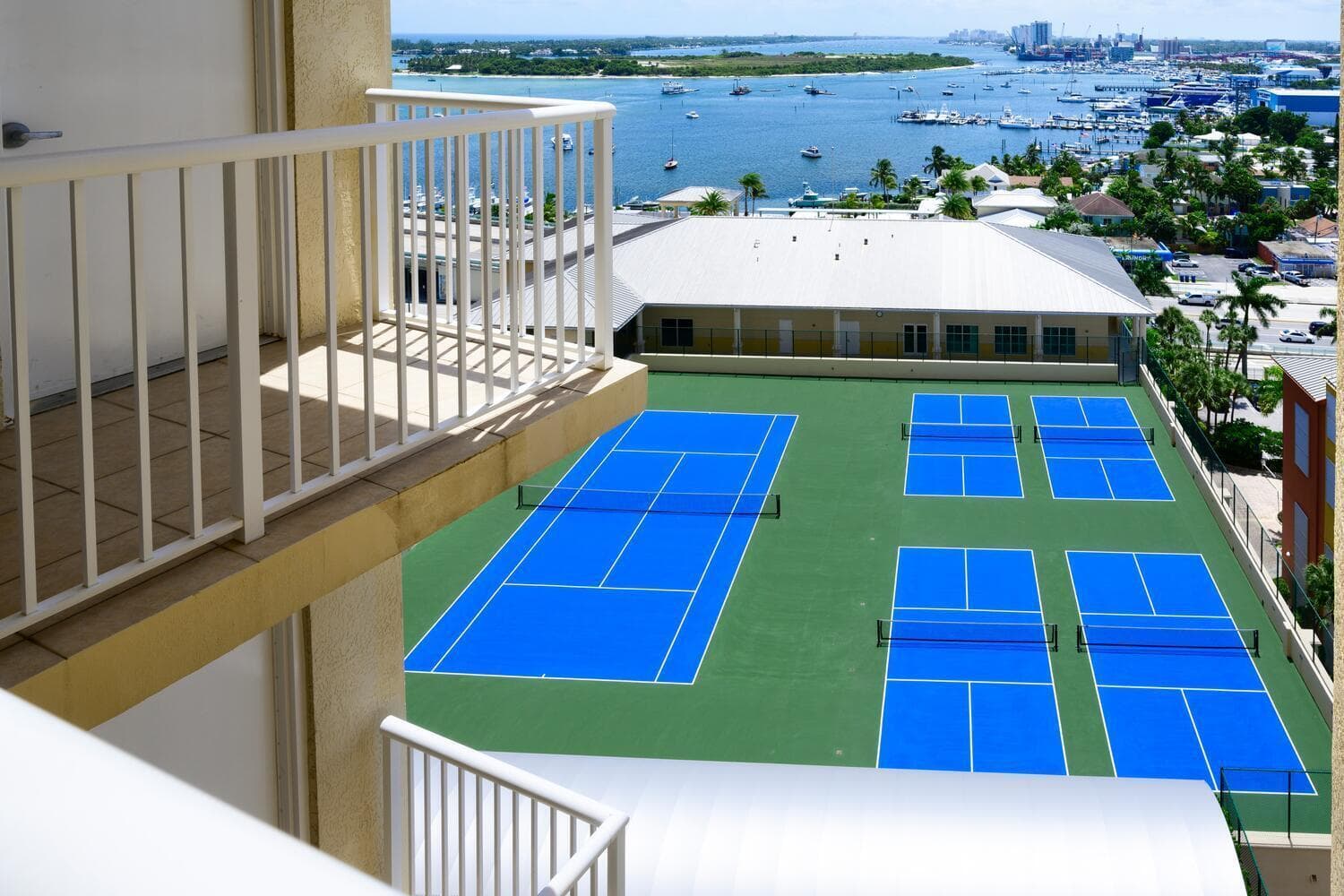 2650 Lake Shore Drive 1602 photo 23