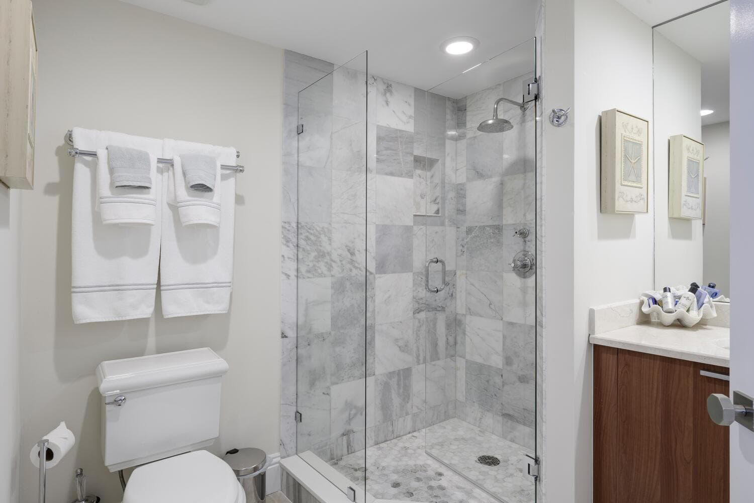 2650 Lake Shore Drive 1602 photo 17