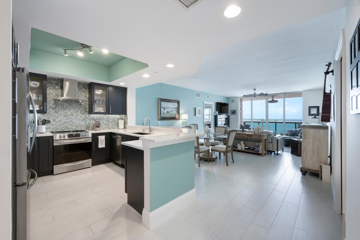 2650 Lake Shore Drive 1602 photo 3