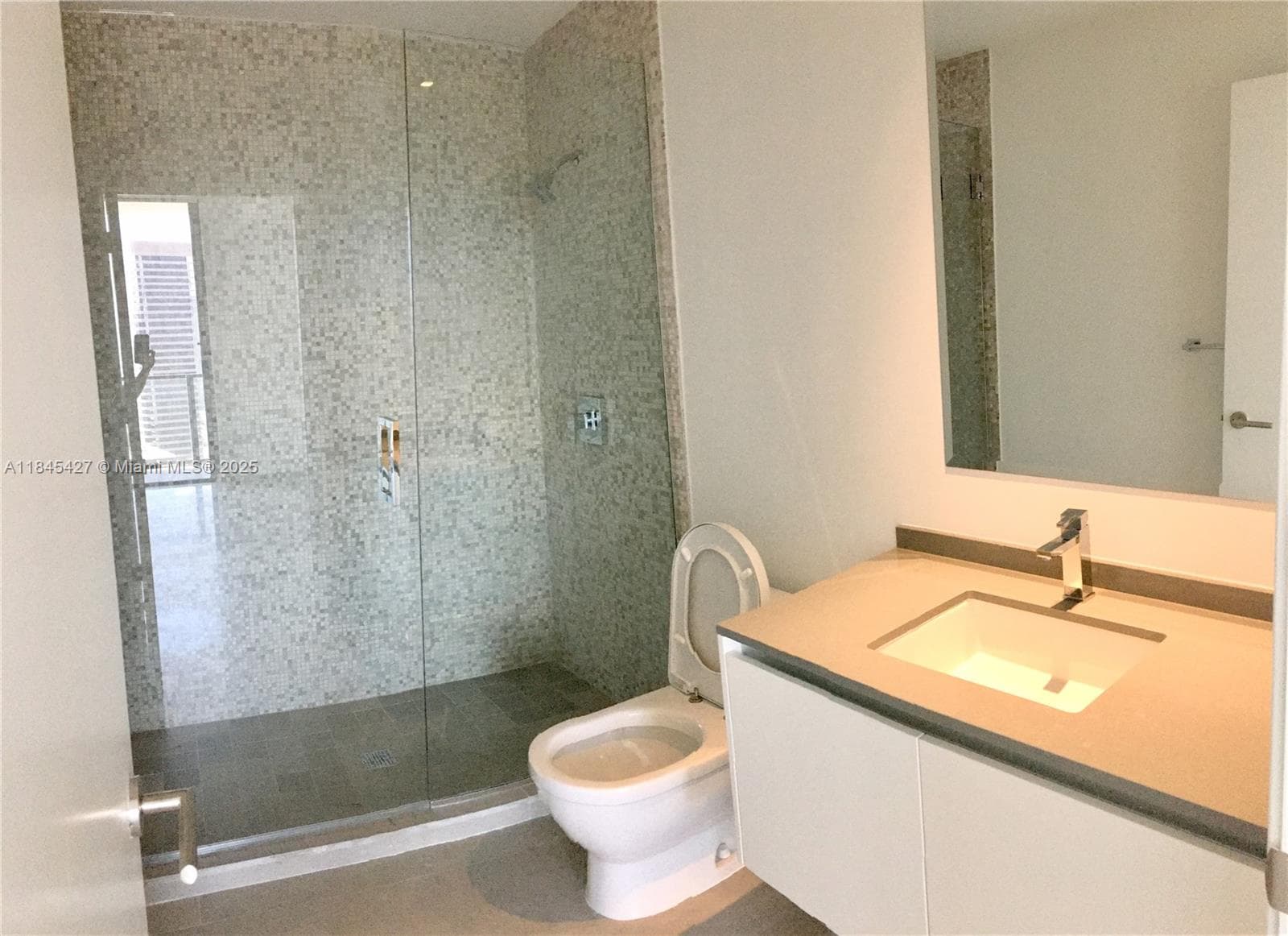 88 SW 7th St 2305 photo 6