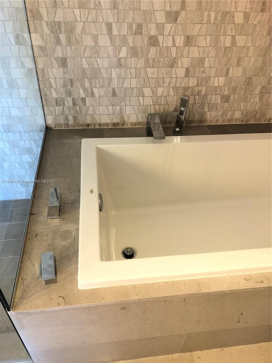 88 SW 7th St 2305 photo 20