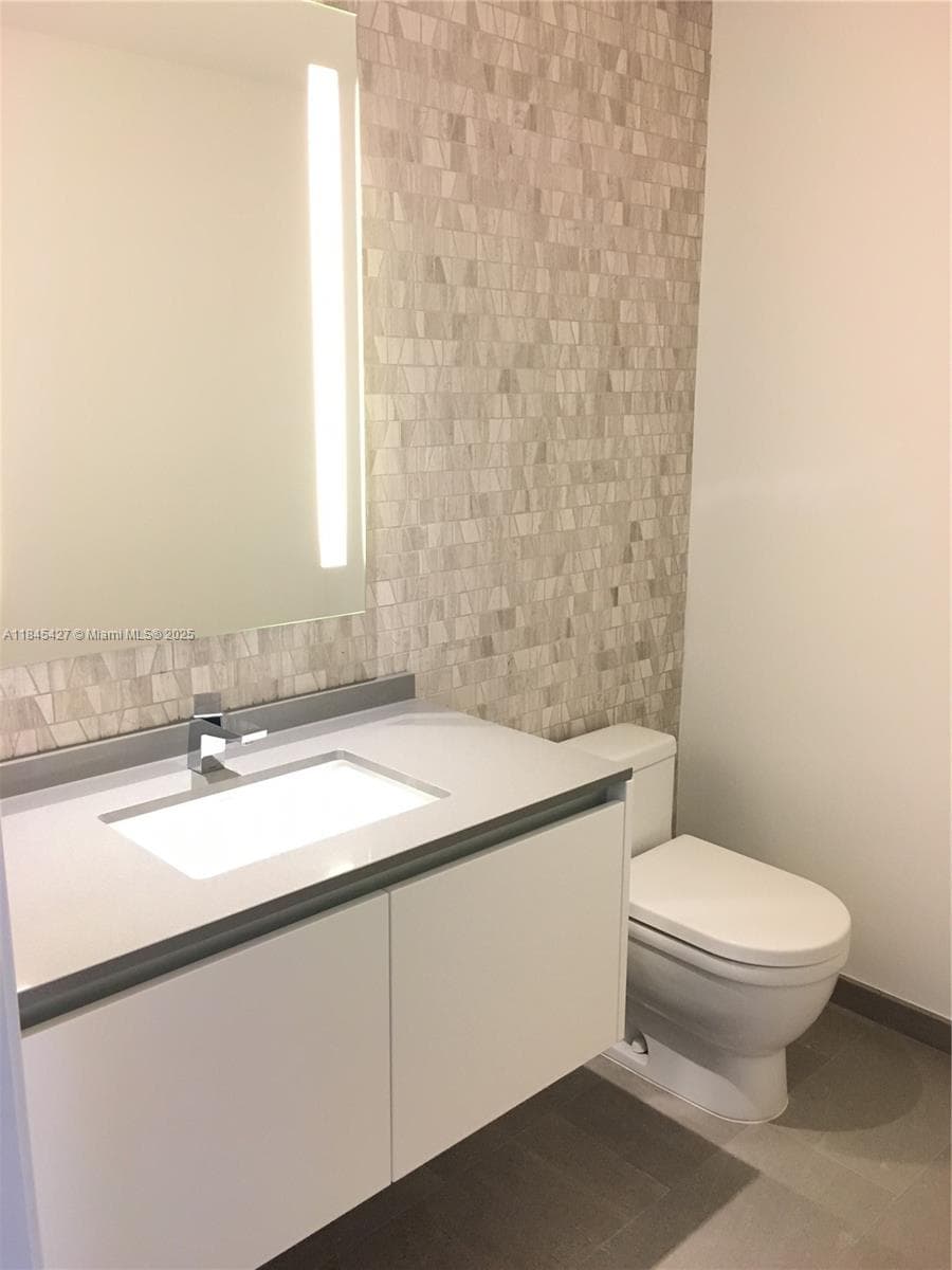 88 SW 7th St 2305 photo 10