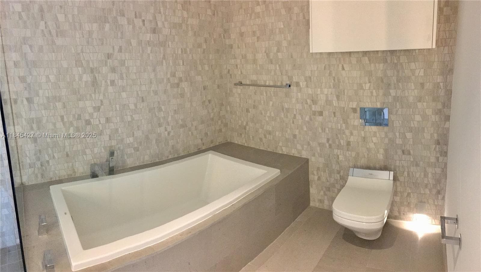 88 SW 7th St 2305 photo 4