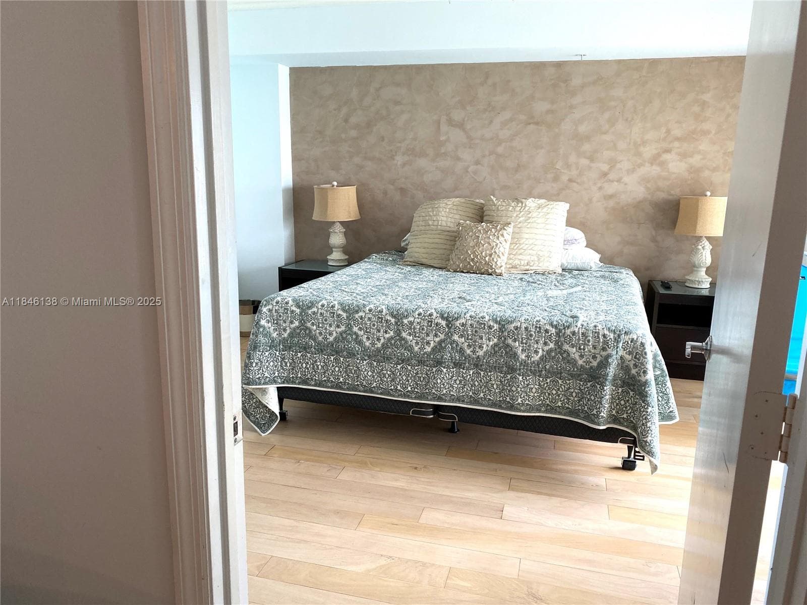 16699 Collins Ave 1504 photo 9