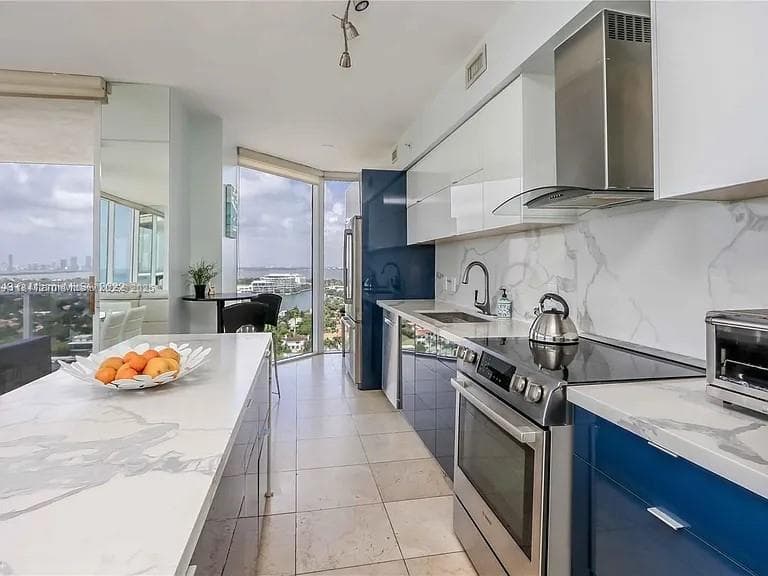 4775 Collins Ave 2105 photo 12