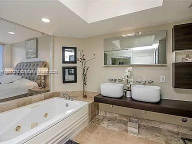 4775 Collins Ave 2105 photo 11