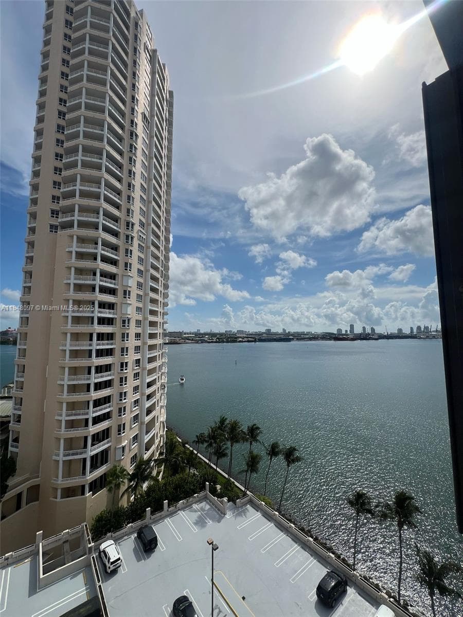 540 Brickell Key Dr 1524 photo 5