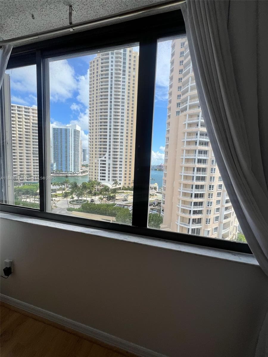 540 Brickell Key Dr 1524 photo 9