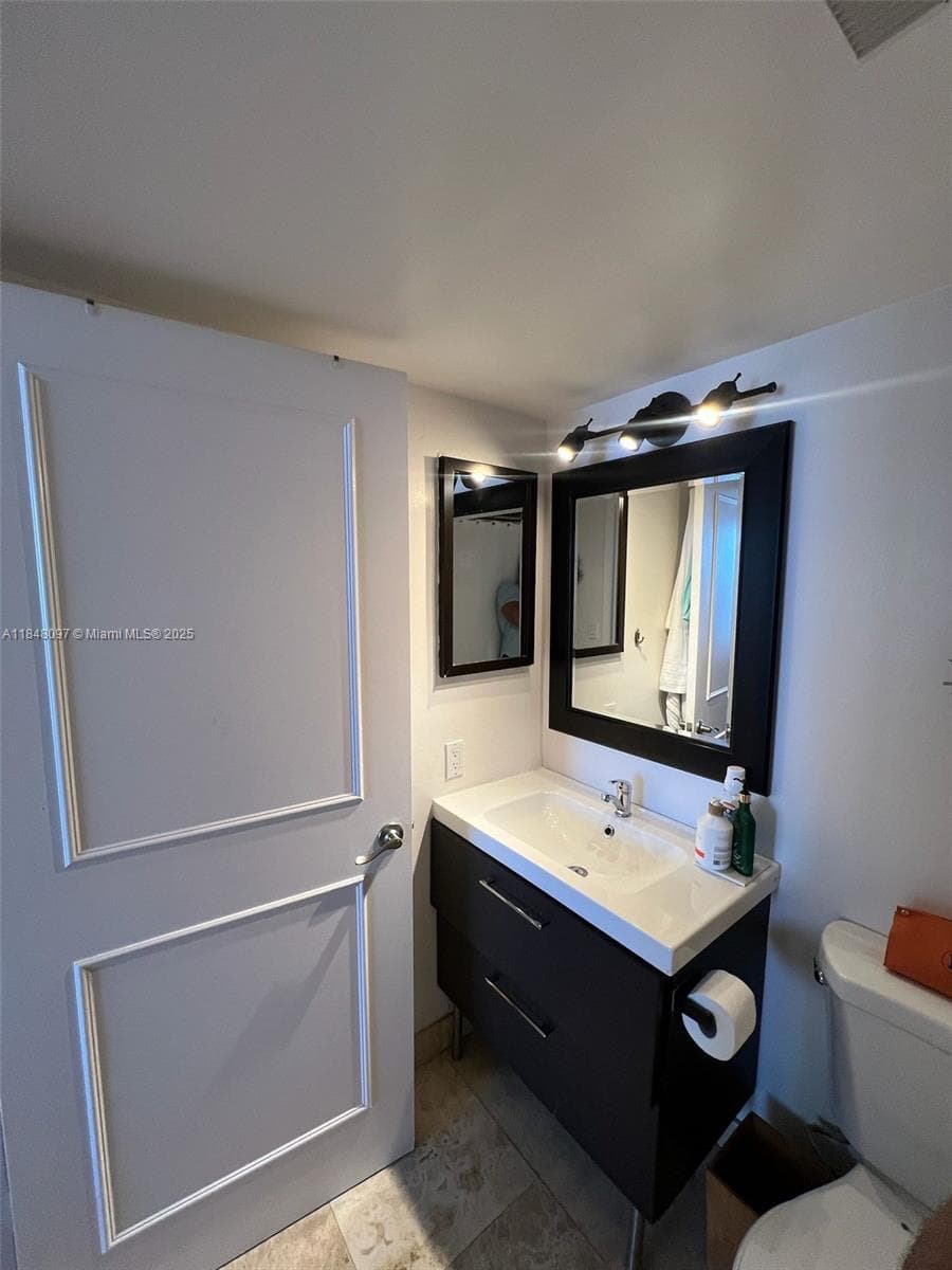 540 Brickell Key Dr 1524 photo 24