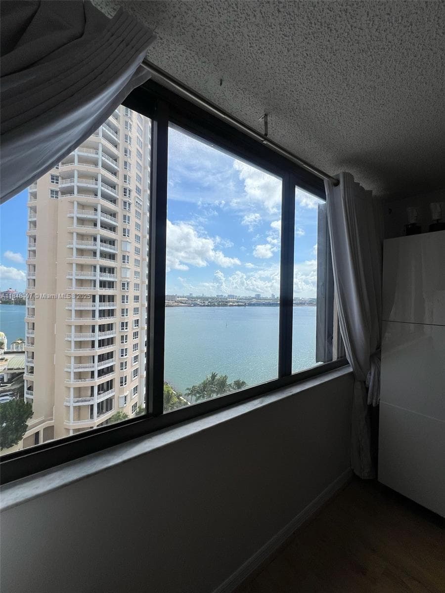 540 Brickell Key Dr 1524 photo 11