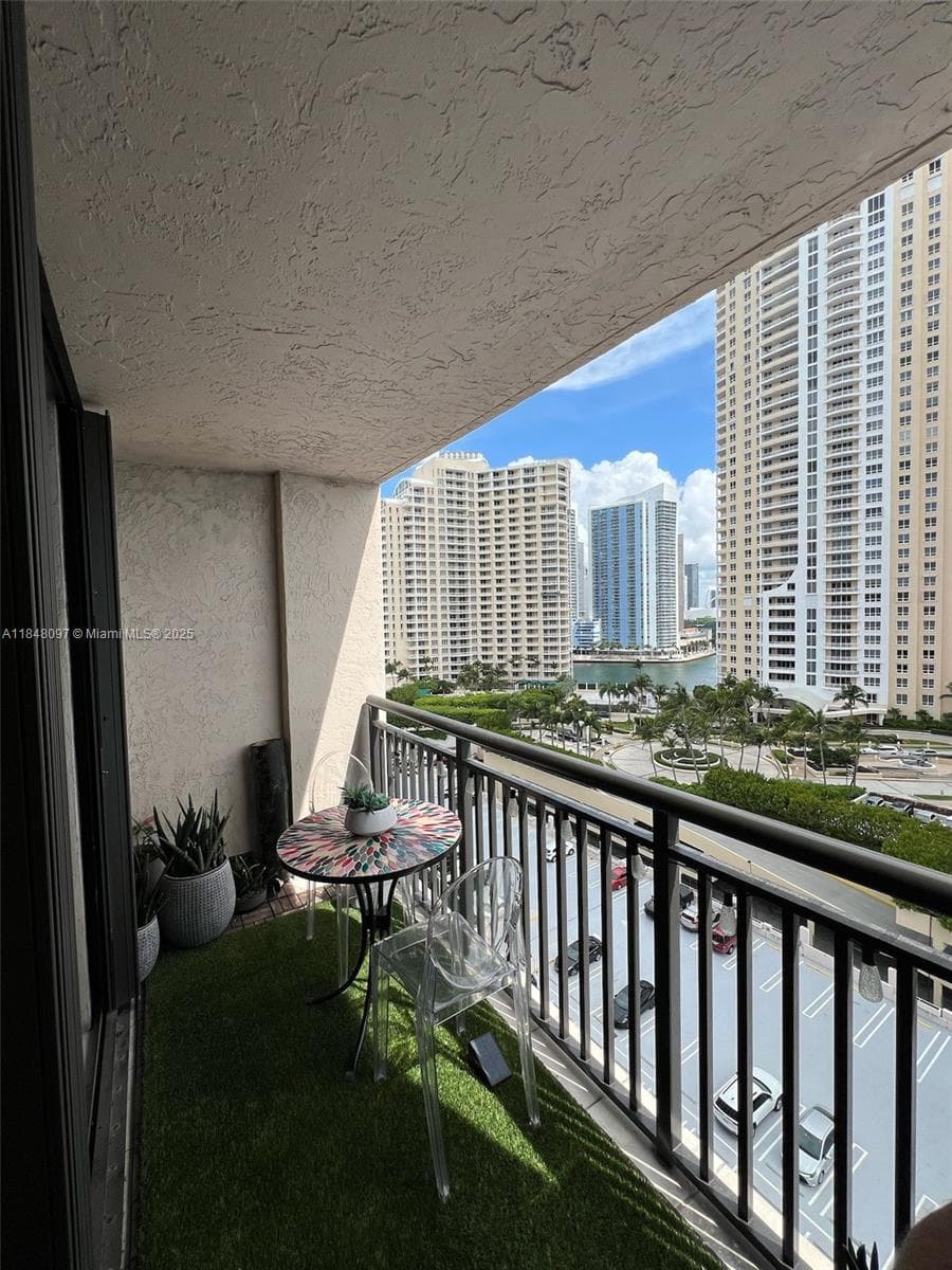 540 Brickell Key Dr 1524 photo 21