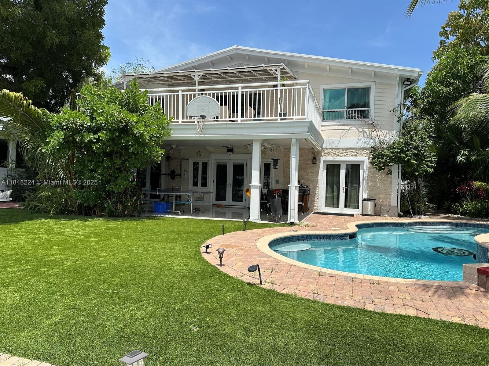 1524 Argyle Dr photo 3