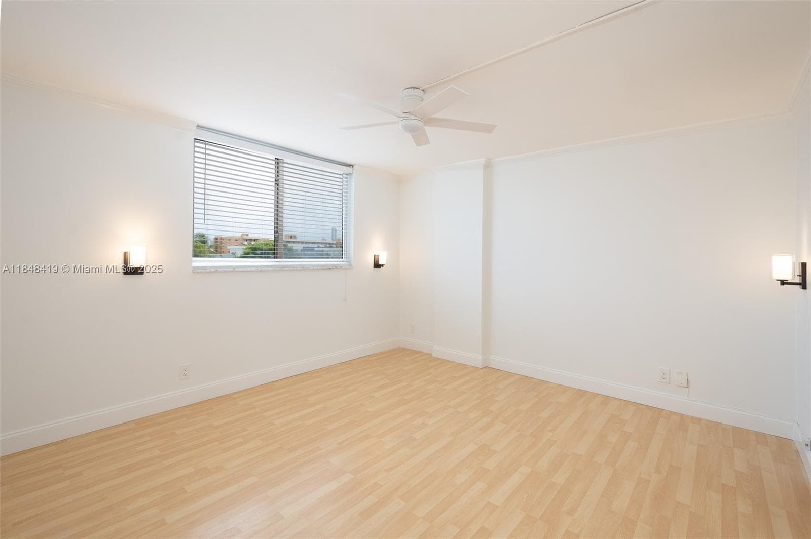 3703 NE 166th St 408 photo 13