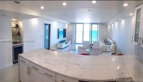 5701 Collins Ave 1008 photo 1