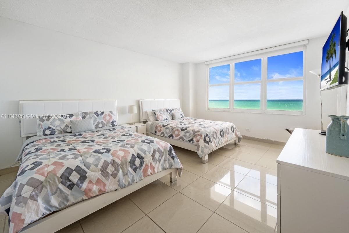 5601 Collins Ave 511 photo 2
