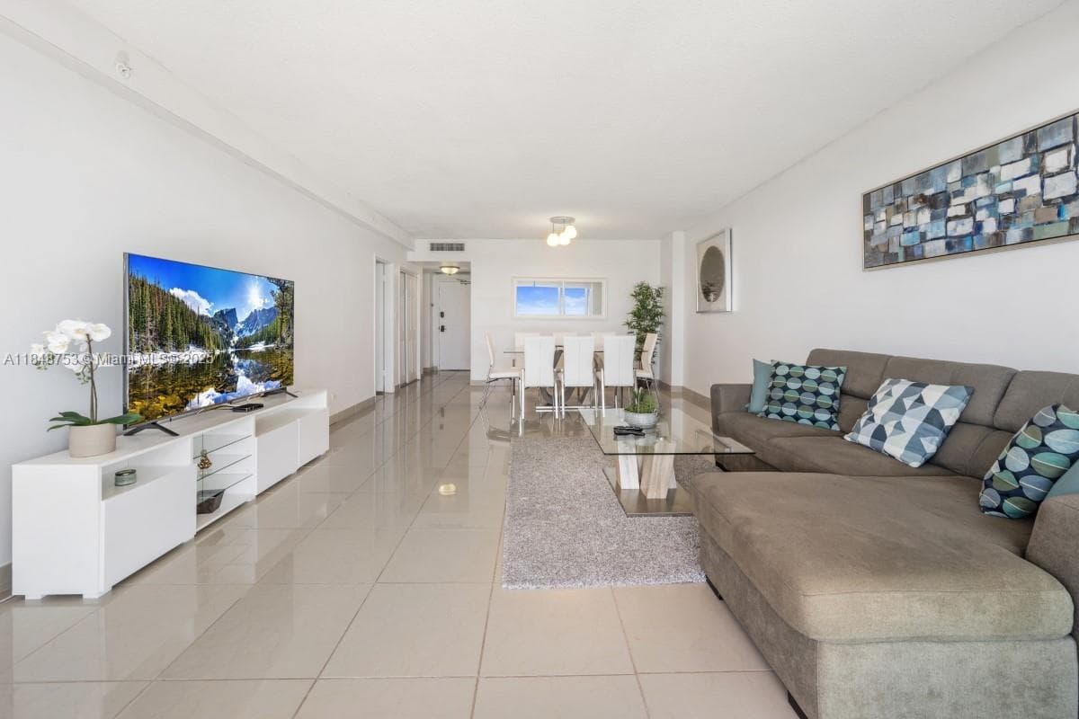 5601 Collins Ave 511 photo 13