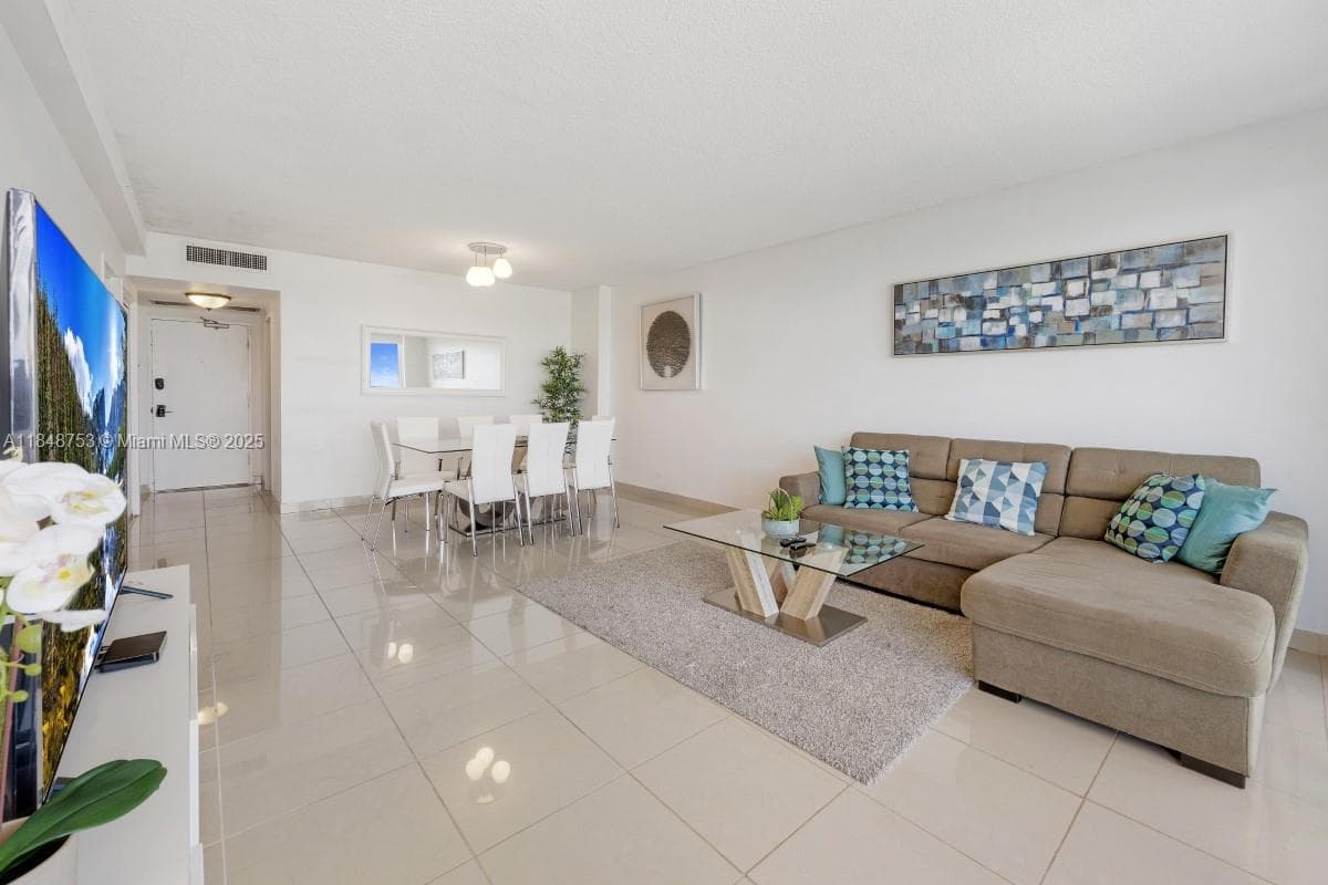 5601 Collins Ave 511 photo 11