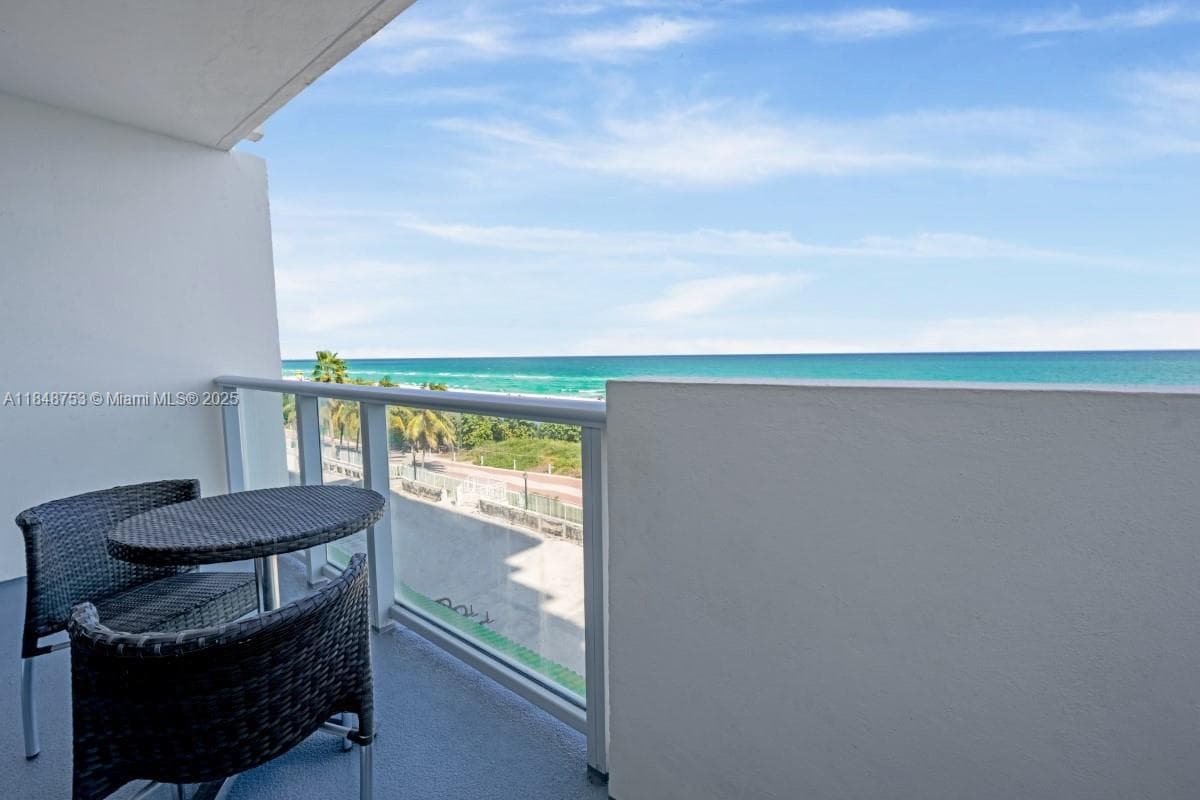 5601 Collins Ave 511 photo 4