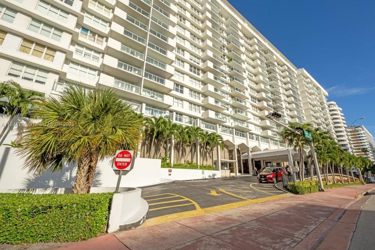 5601 Collins Ave 511 photo 25